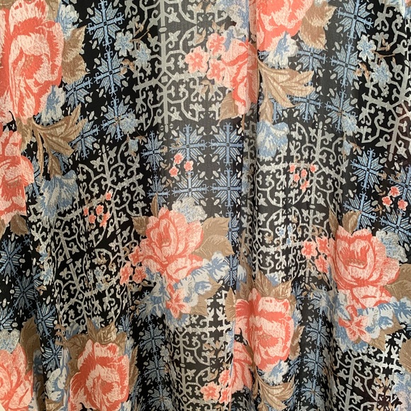 Forever 21 Black with Sheer Floral Back Kimono - Picture 4 of 7